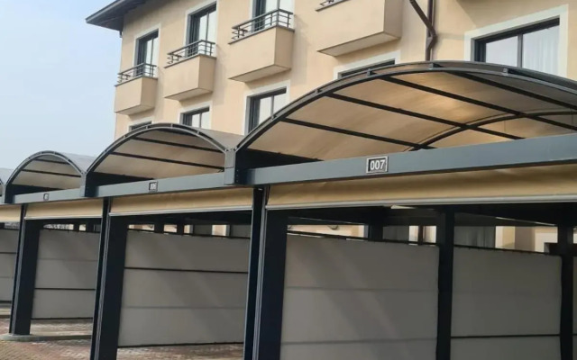 Raya Hotel Motel