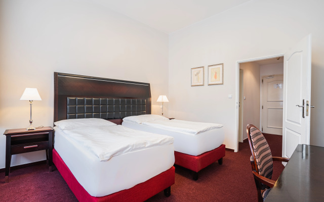 EA Hotel Tosca