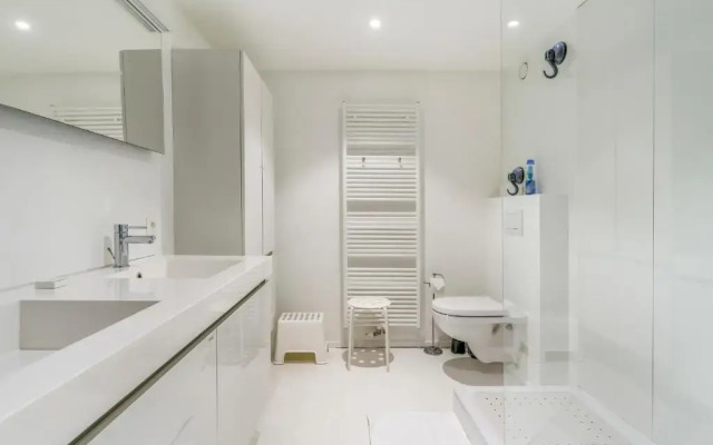 Magnificent modern, sleek & stylish decorated Loft