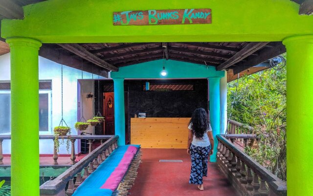 Jay's Bunks-Kandy Hostel - Adults Only