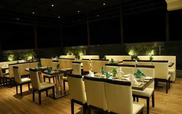 Iroomz Hotel SR Grand