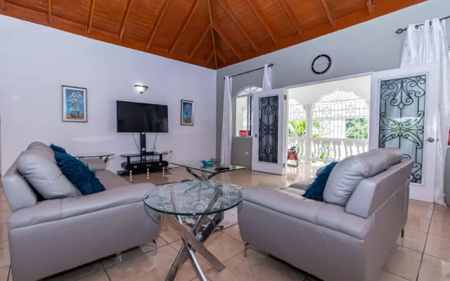 Runaway Bay Gem in Runaway Bay