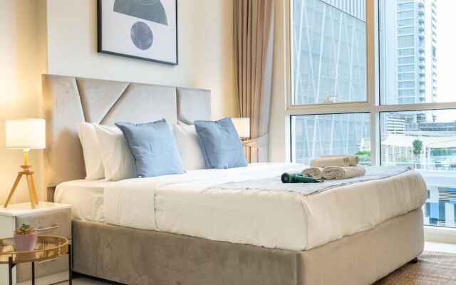 2bed Chic Apt Burj Khalifa Gym/pool by Belvilla