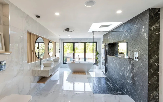 5 Bed Villa-sleeps 10-hot Tub-bar & Pool Table