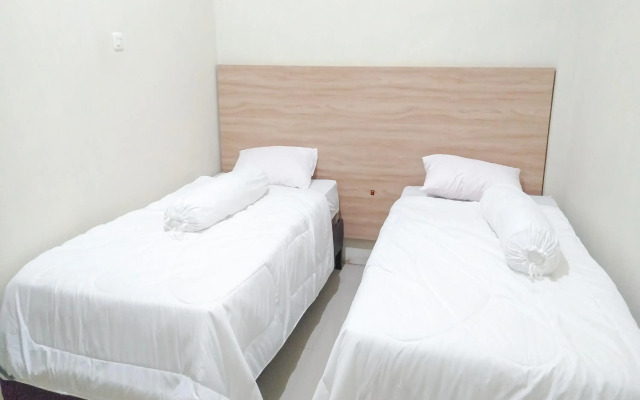 RedDoorz @ Karema Area Mamuju