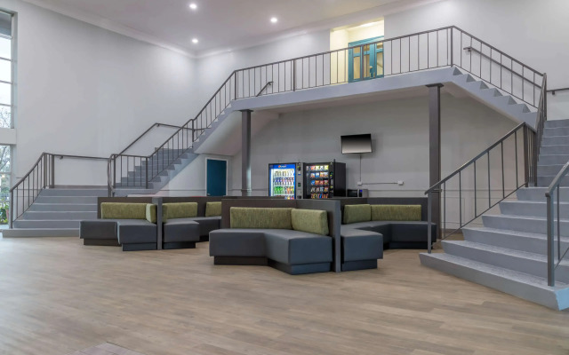 Motel 6 Ocala, FL - Conference Center