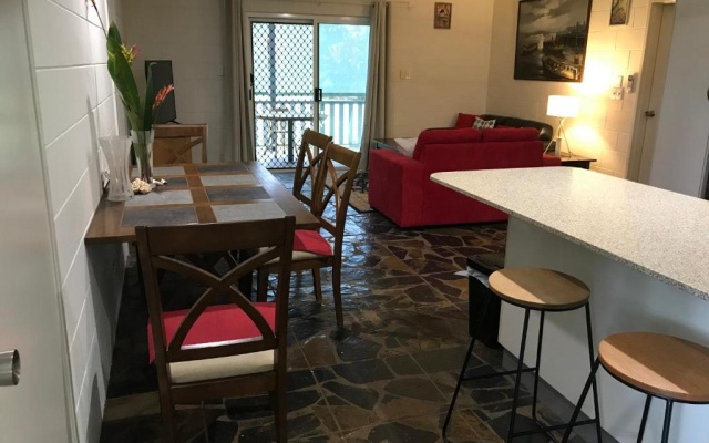 Royal Palm Cottage, Entire two bedroom 2 bathroom house with Pool — hotel in Mission Beach