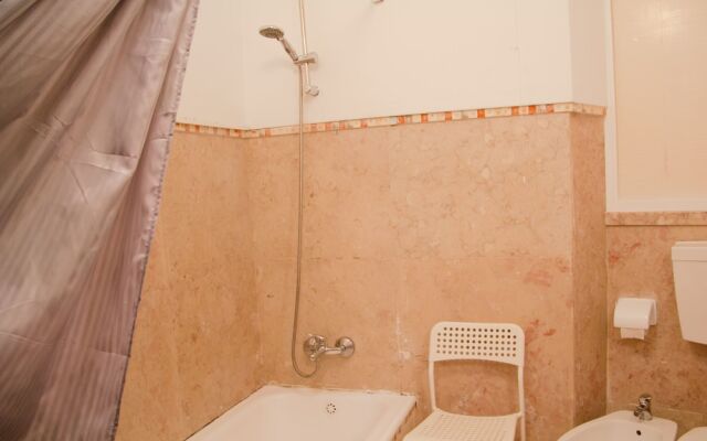 ALFAMA 3B - Balby's Bed&Breakfast