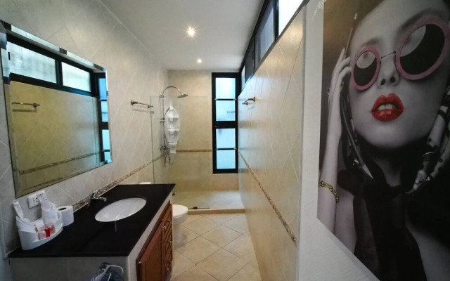 2 Bed Majestic Villa Near Beach