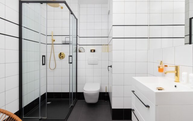 Green Apartment in Gdansk by Renters