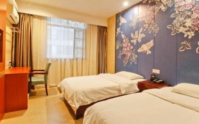 Super 8 Hotel Science Avenue Store