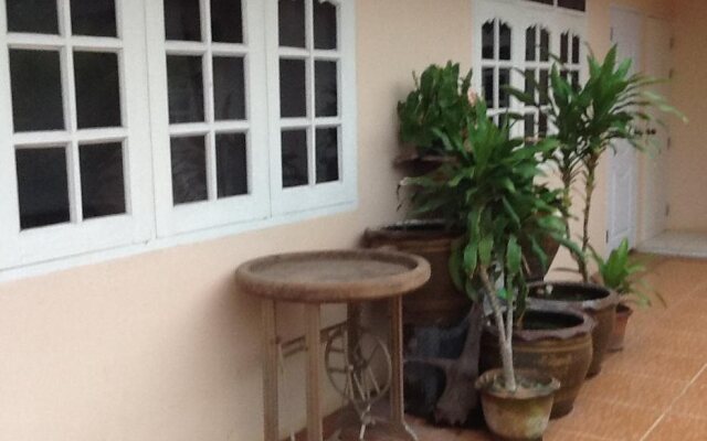 Ruean Kaew Mongkorn Resort