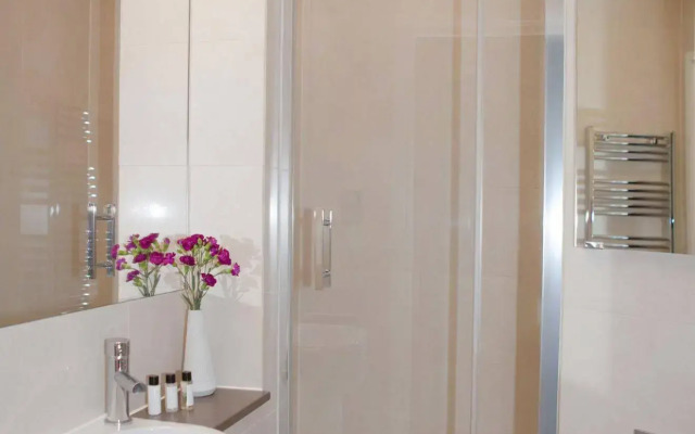 Victoria One Apartment