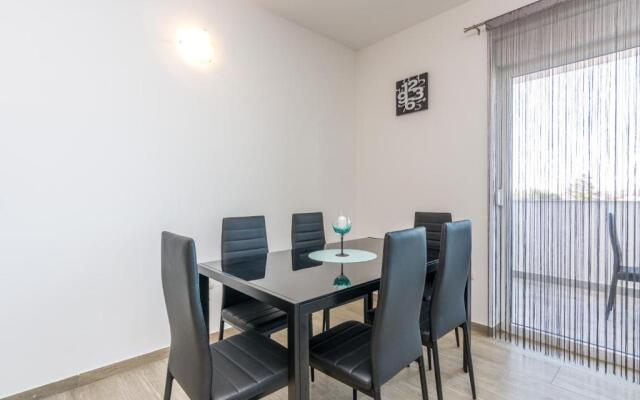 Pasko 2 modern furnished ap for 7