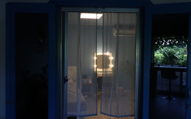 White Whale Guesthouse - Hostel