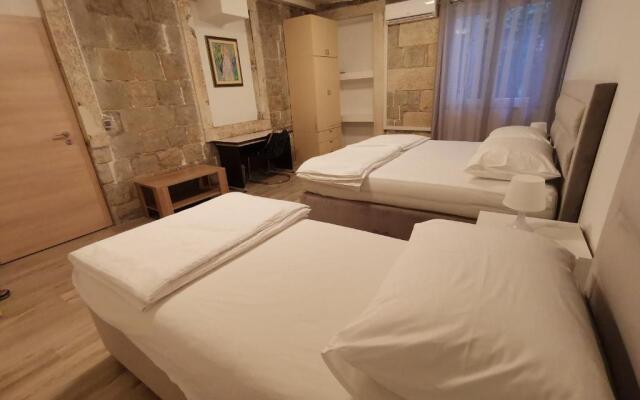 Spacious 140m2 Downtown 3 Bedroom Apartment