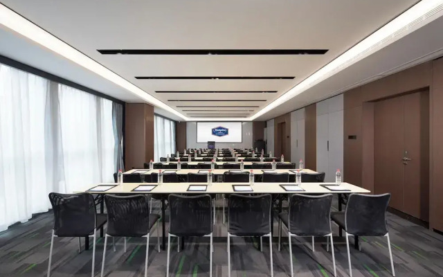 HamptonHiltonChengduRailwayNorthStation