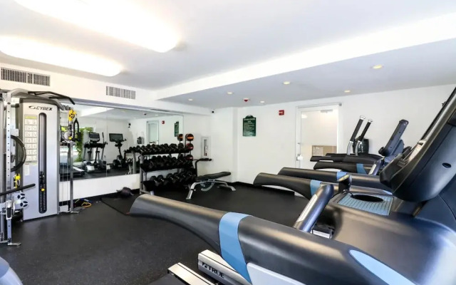 Spacious Apartment with Marina Views