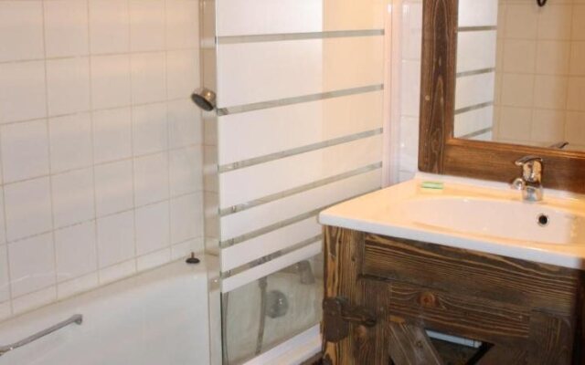 Chalet Val 2400