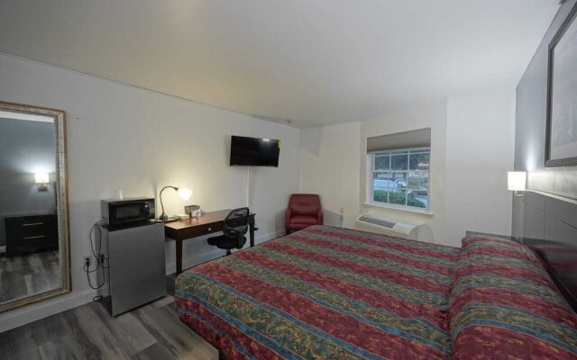 Greenwoods Inn & Suites