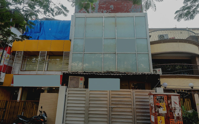 OYO 11720 Gold Coast Inn