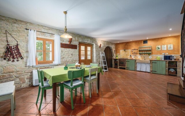 Beautiful Home in Svetvincenat With Wifi and 2 Bedrooms