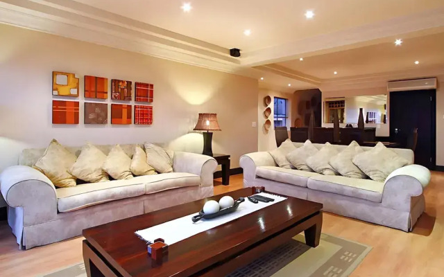 Beachside Penthouse - 3 Mins From Camps Bay Beach