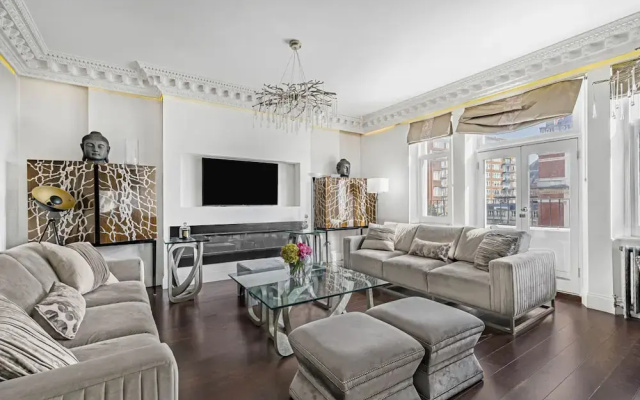 Royal Residence - Steps Away From Hyde Park