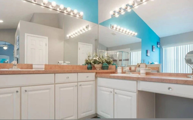 Spacious 4 bed 3 Bath Pool Home