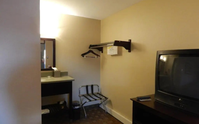 Super 8 White River Junction
