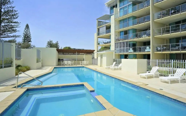 Ground Floor Luxury Oceanfront Apartment