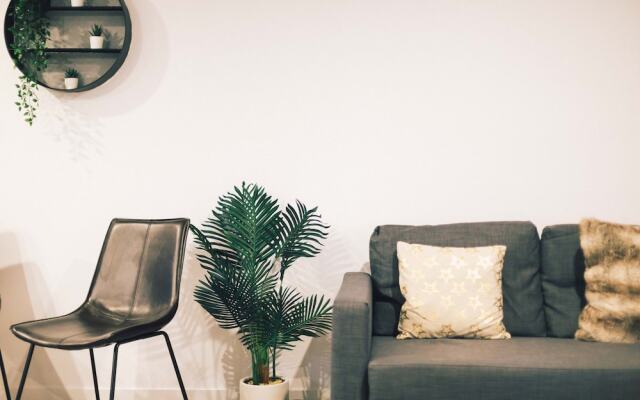 Midnight Apartments Accommodate Canberra