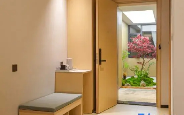 Shuoguo Hotel (Minquan High-speed Railway North Station)