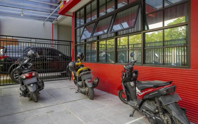 RedDoorz @ Jemursari Surabaya 2