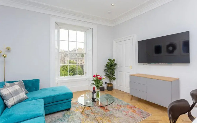 Silver Lining - Luxury New Town Apartment