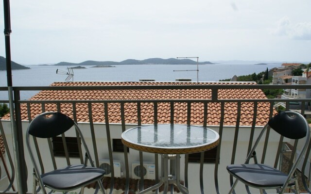 Spacious Apartment in Drage With Parking