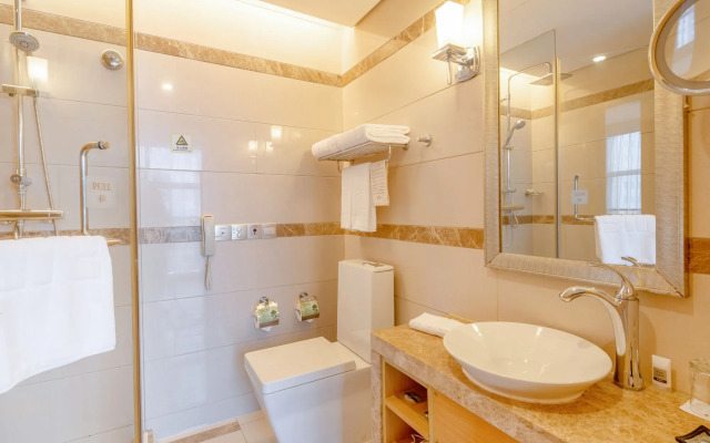 Regal Plaza Hotel & Residence Waigaoqiao