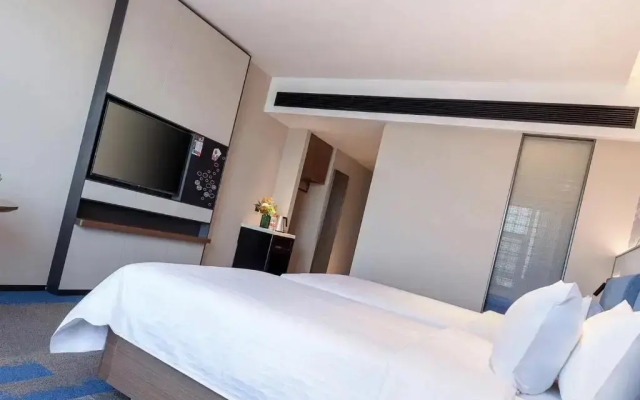 Hampton by Hilton Wuhan railway Station