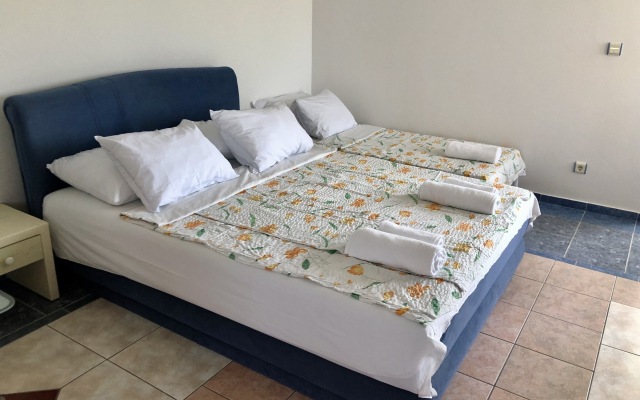 Pool Apartment Mes 4