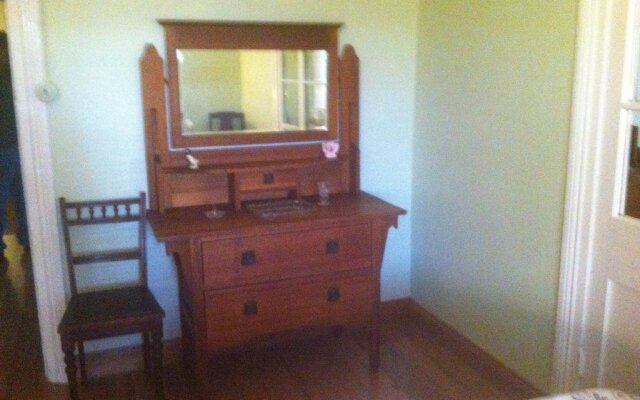 Griffith Catania Farm Cottage