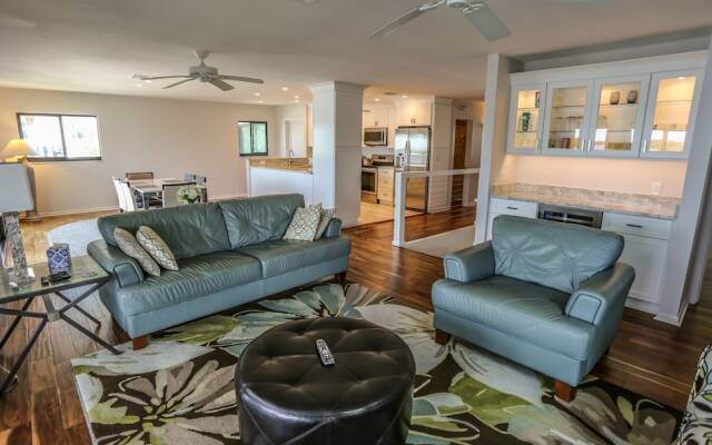 205 Bayview Ave. - M