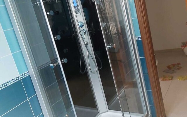 Comfortable Apartment With Hydromassage Shower