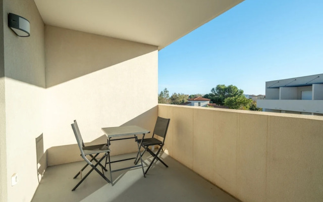 Seaside Stay for Two Guests