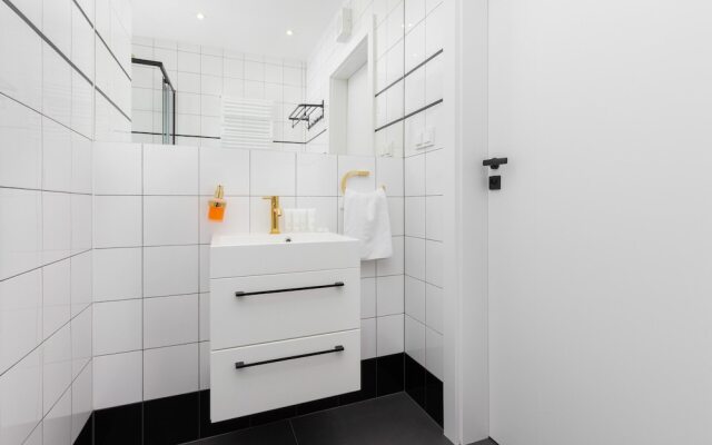 Green Apartment in Gdansk by Renters