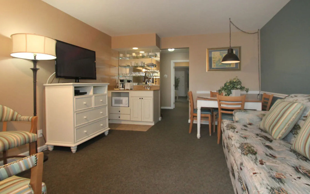 Pier 7 Condominiums