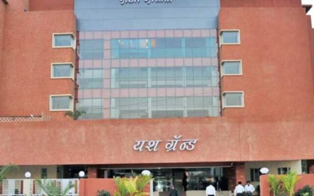 Hotel Yash Grand