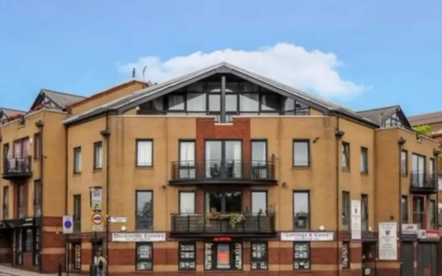 Stylish 1 bed Apartment - Sleeps 4 & Free Parking