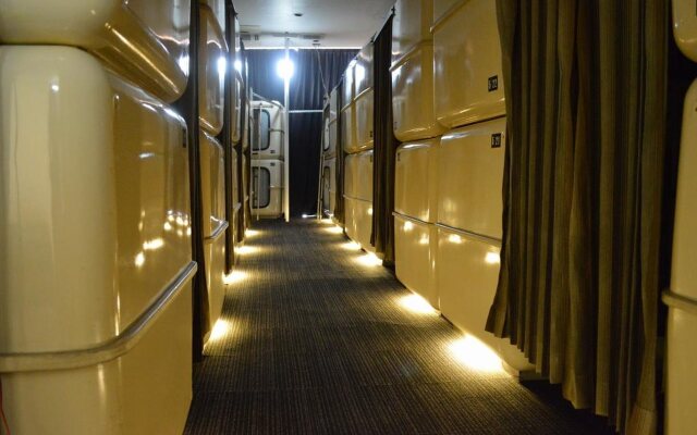 Atsugi Capsule Hotel