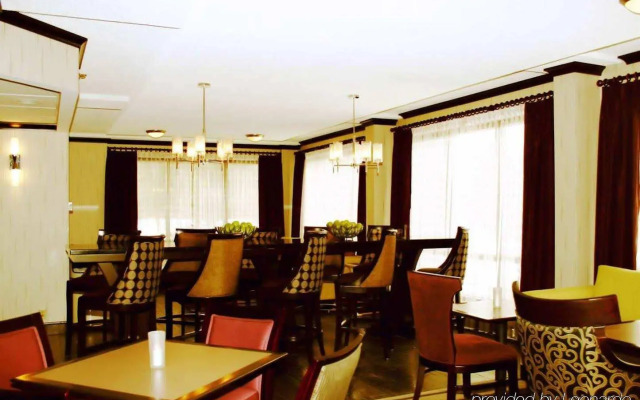 Hampton Inn Kansas City-Airport