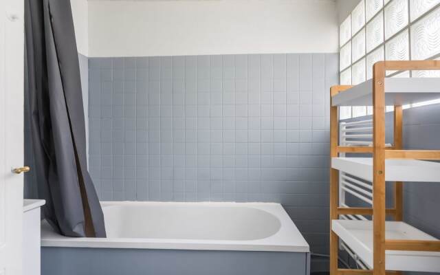 Homely Apartment Near Place de la Victoire